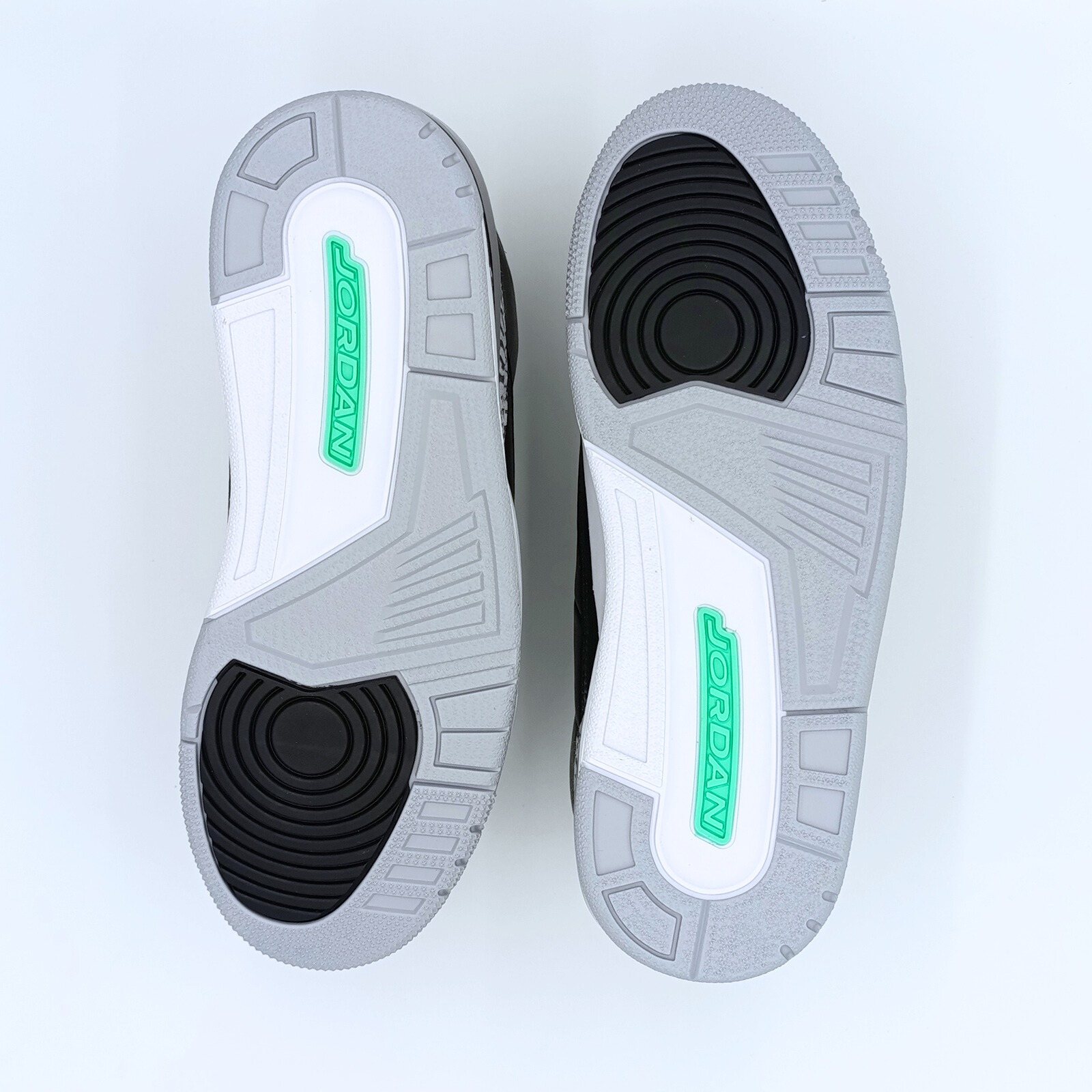 Air Jordan 3 Retro "Green Glow" - Imagen 3